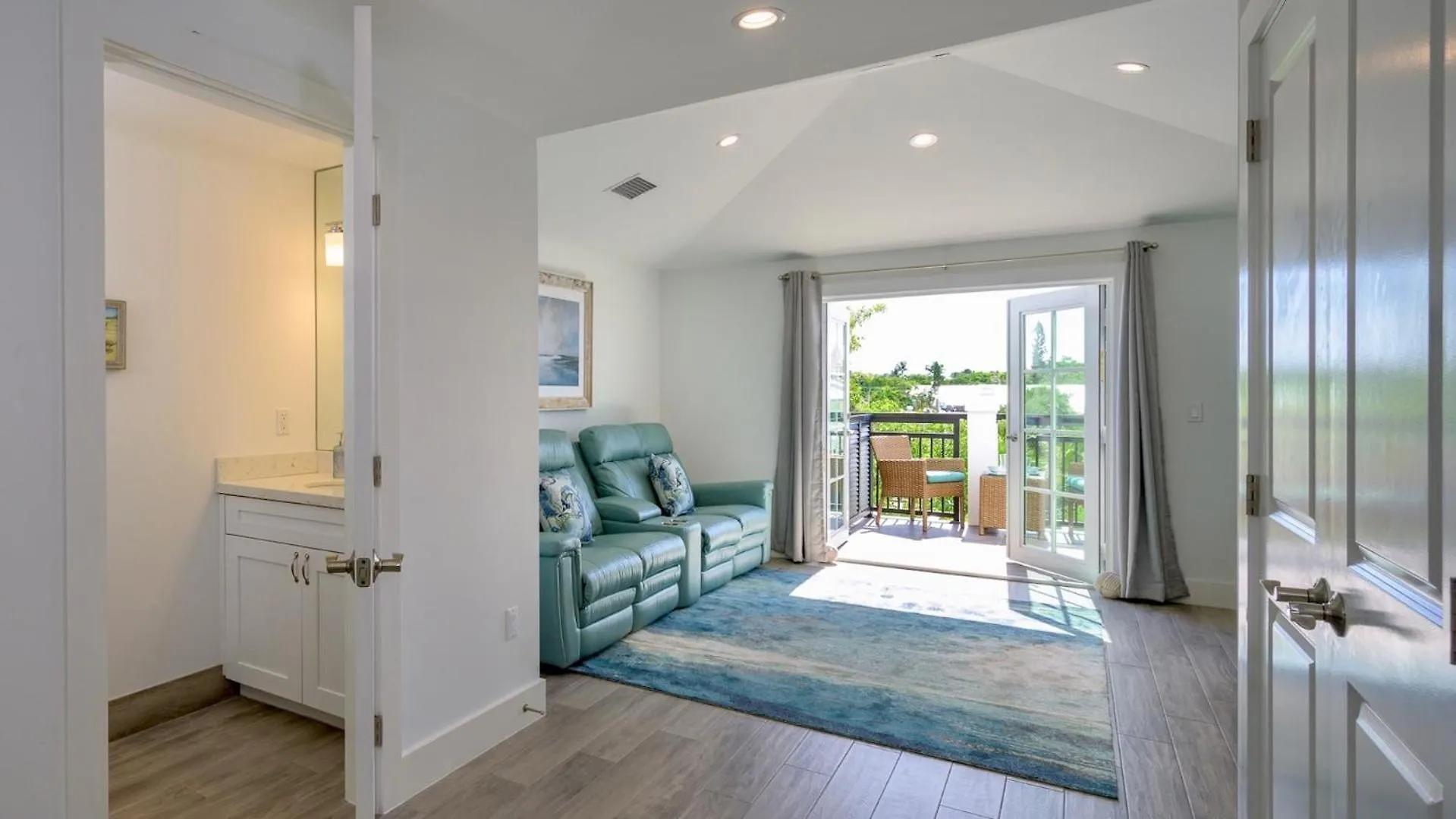 Seaport Sensation By Last Key Realty Holiday home