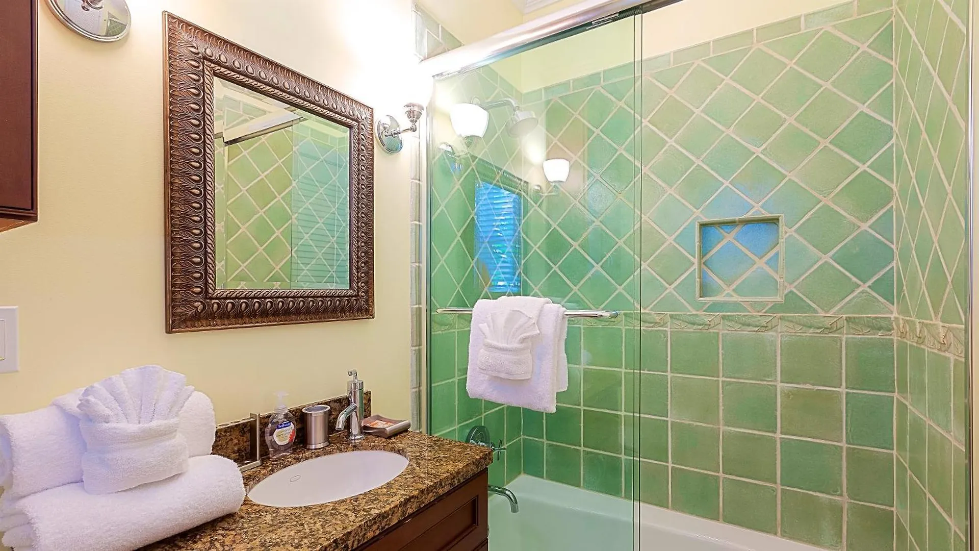 The Contented Crane By Last Key Realty * Key West