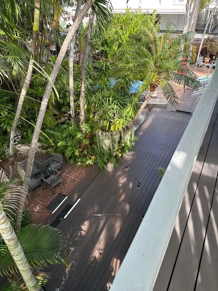 Douglas House 3*