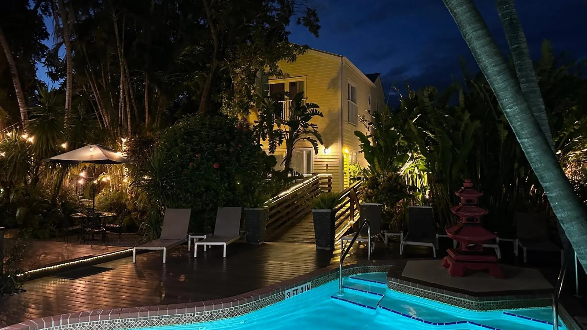 Douglas House 3*