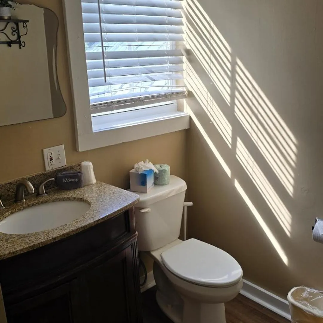 L'habitation Guesthouse- Adult Exclusive Bed & Breakfast
