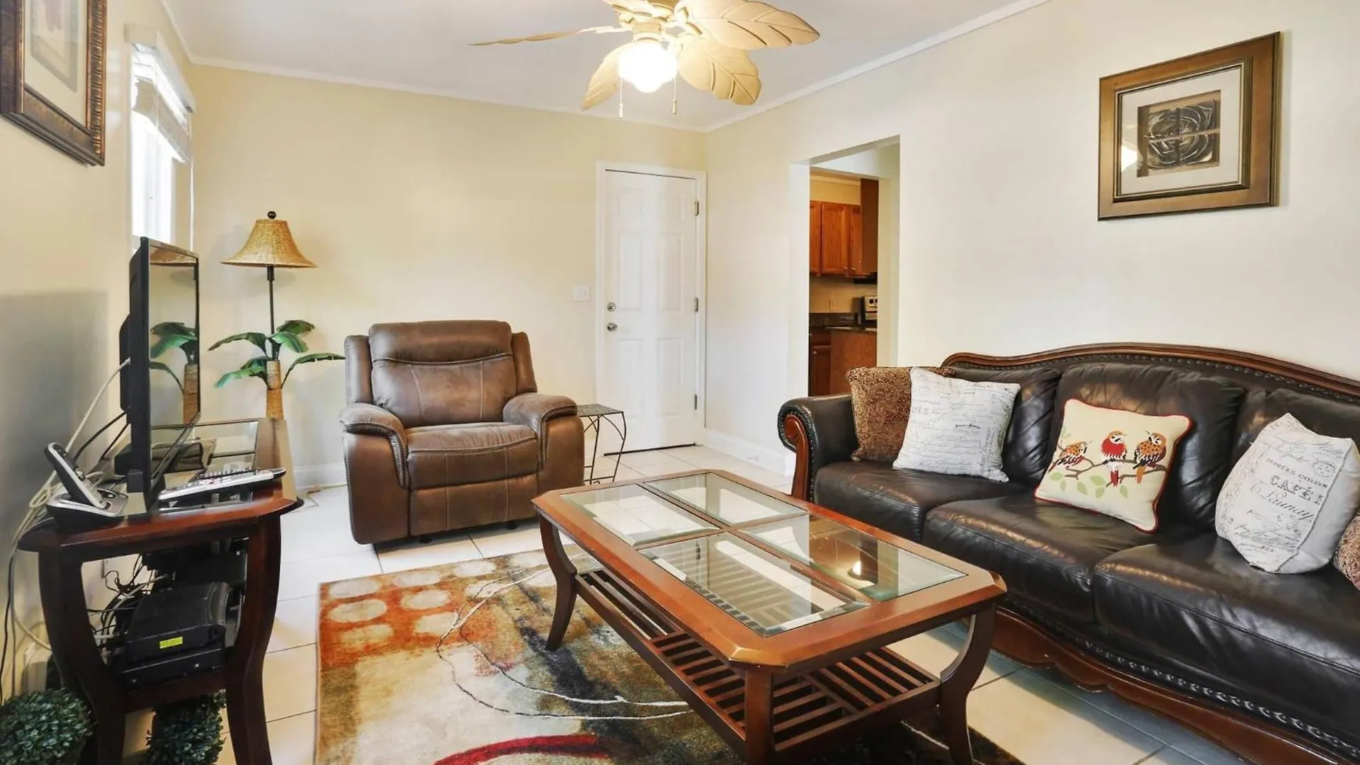 Emmas Secret By Avantstay Heart Of Old Town W Shared Pool Month Long Only