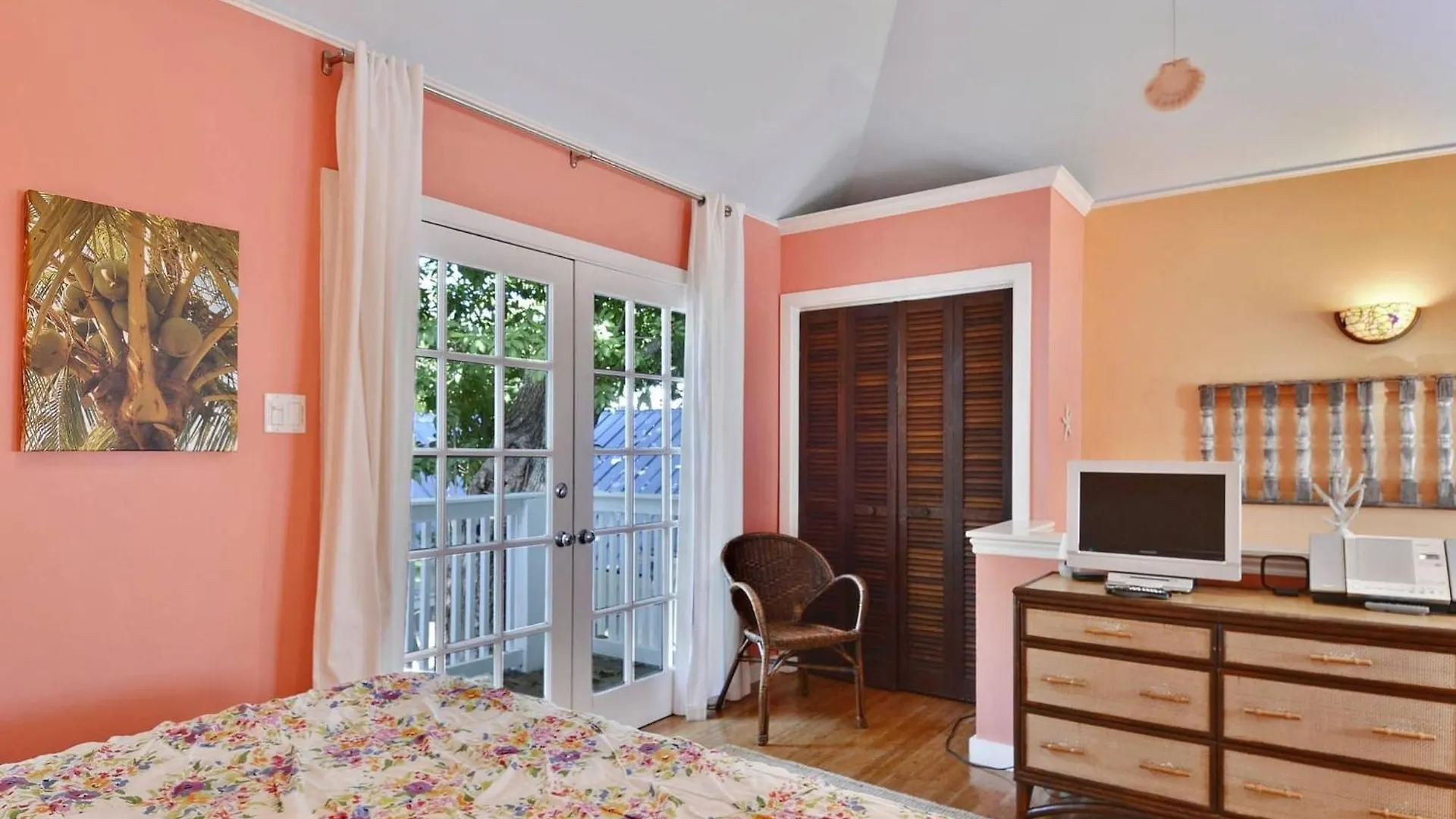 Holiday home Tranquility By Avantstay Close To Duval St W Bbq Shared Pool