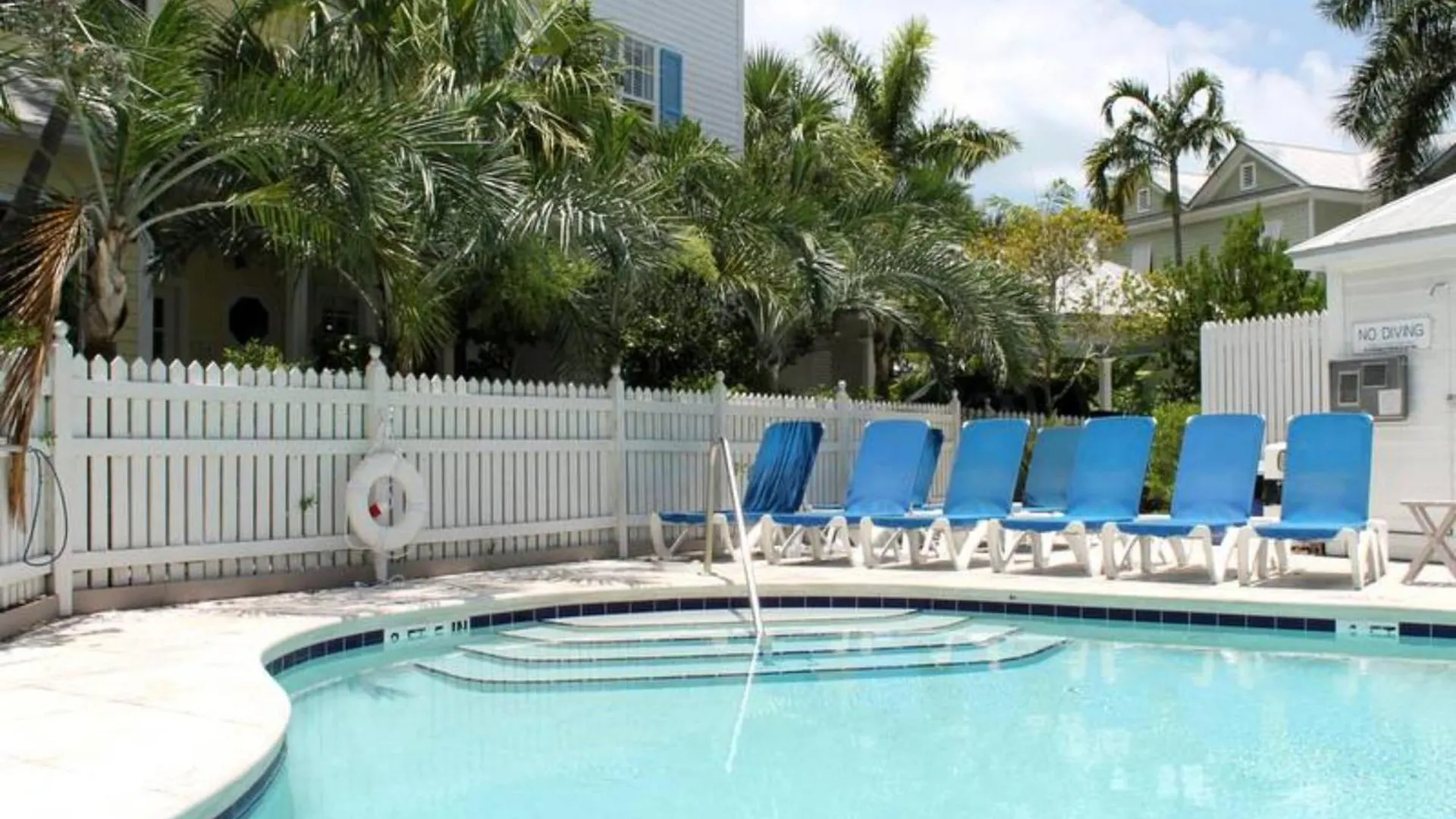 Holiday home Artist Garden By Avantstay Great Location W Balcony Outdoor Dining Shared Pool Bbq Week Long *