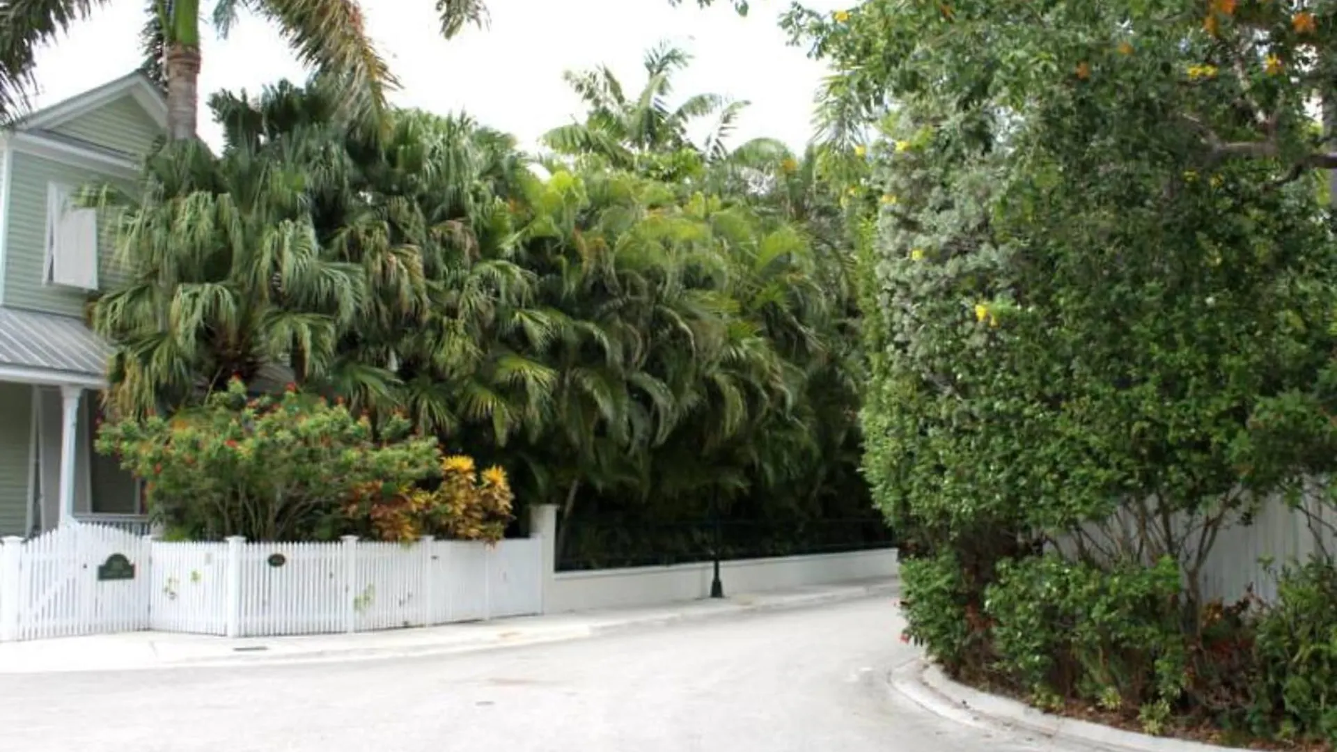 Artist Garden By Avantstay Great Location W Balcony Outdoor Dining Shared Pool Bbq Week Long Holiday home