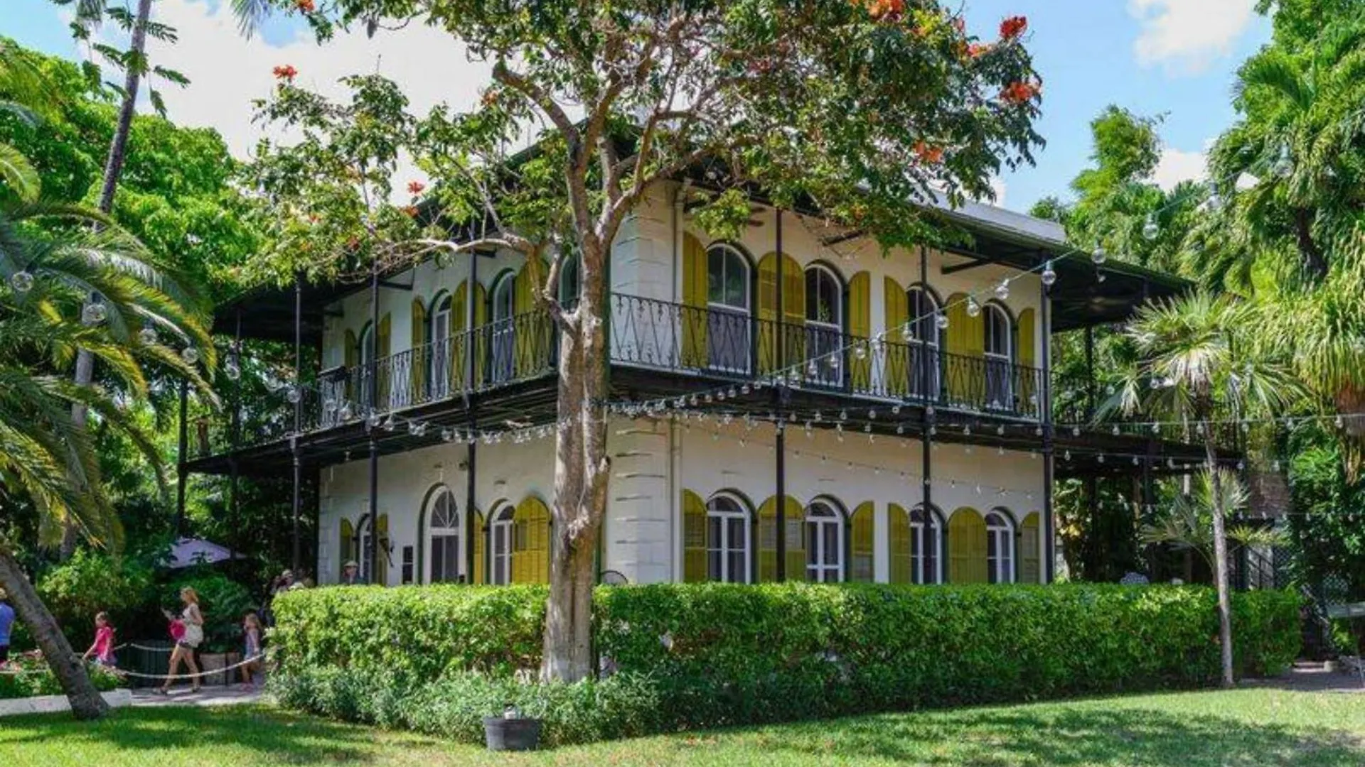 Holiday home Artist Garden By Avantstay Great Location W Balcony Outdoor Dining Shared Pool Bbq Week Long