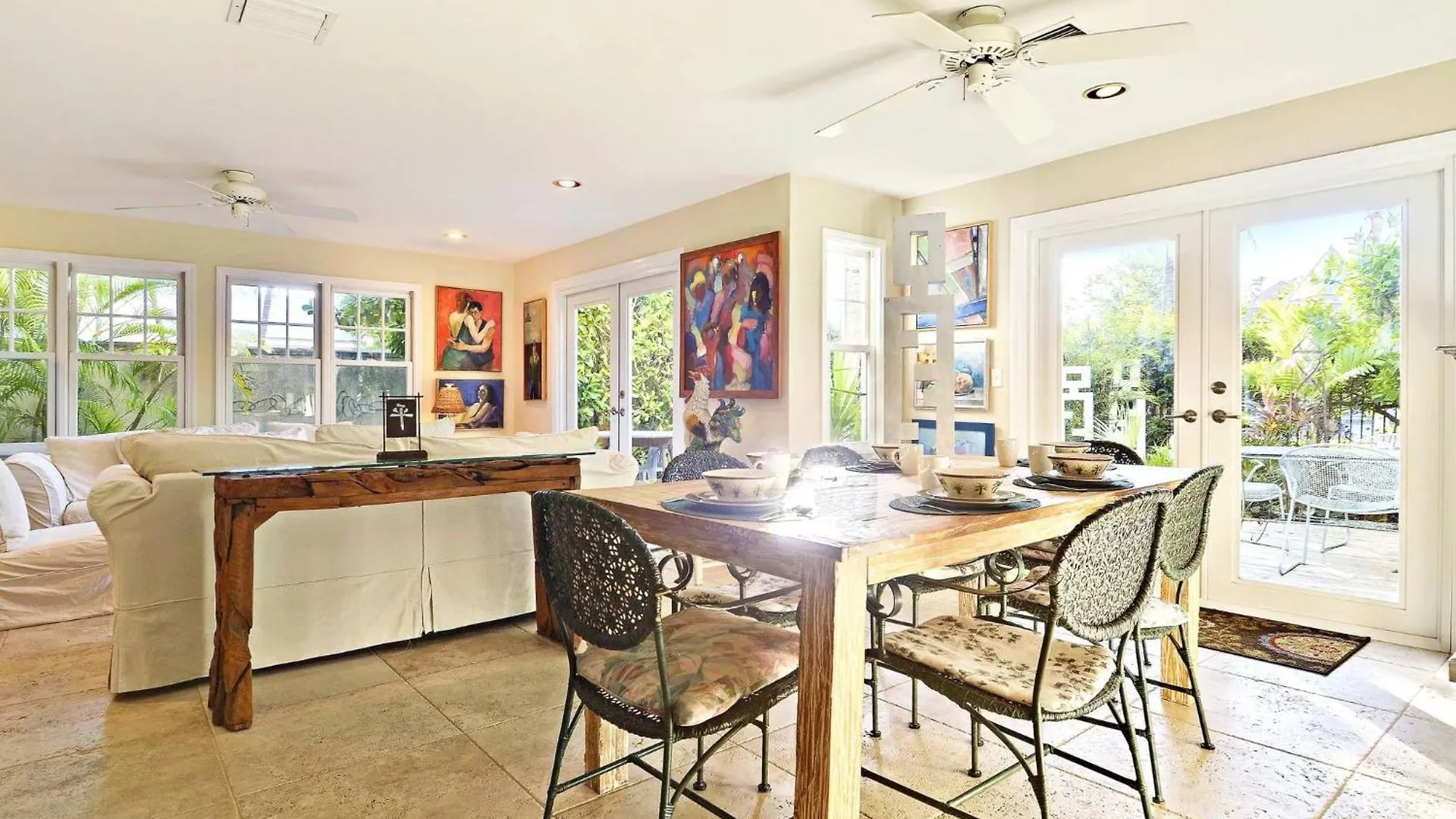 Holiday home Artist Garden By Avantstay Great Location W Balcony Outdoor Dining Shared Pool Bbq Week Long
