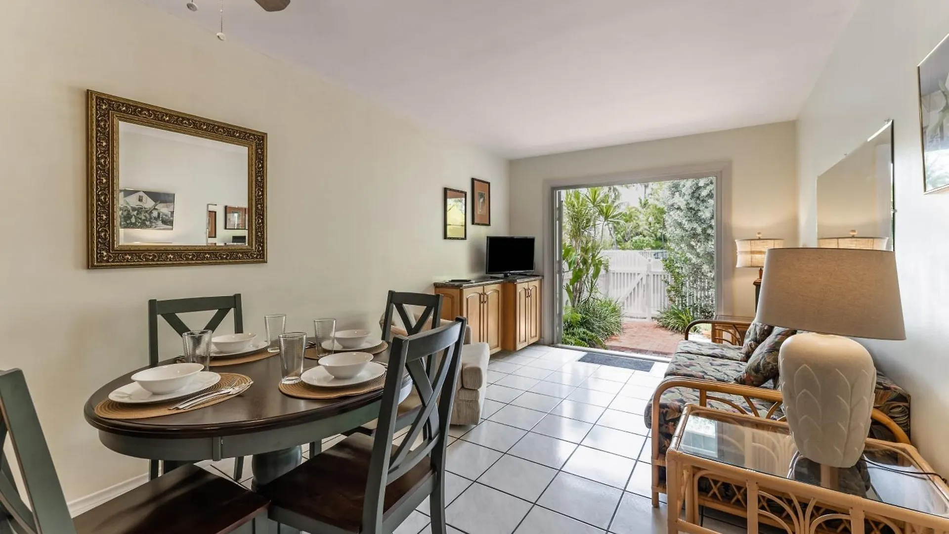 Conch Adventure By Avantstay Great Location W Patio Outdoor Dining And Shared Pool Week Long كي وست