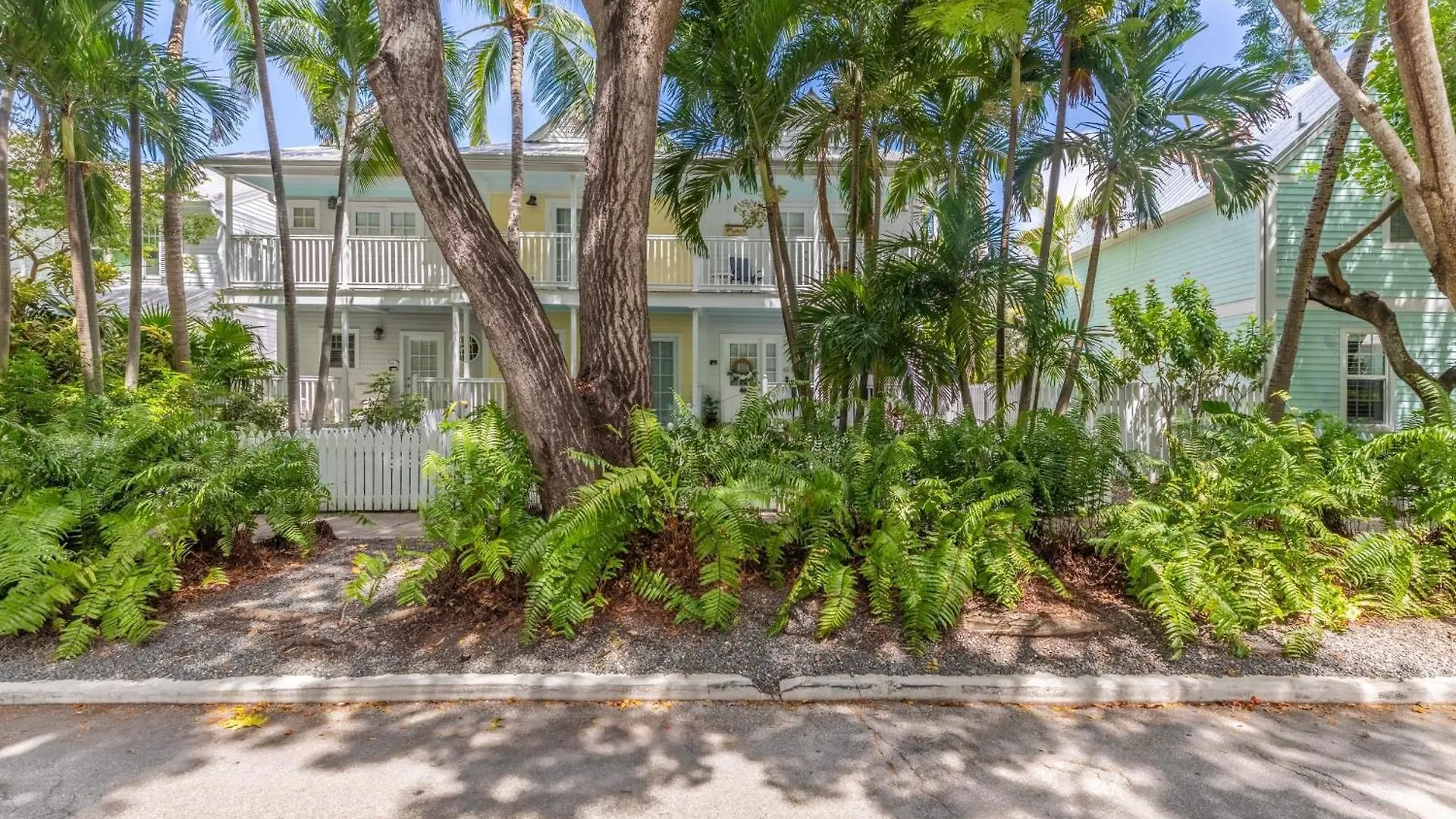 Southard Getaway By Avantstay W Covered Patio Great Location Shared Pool Week Long Key West