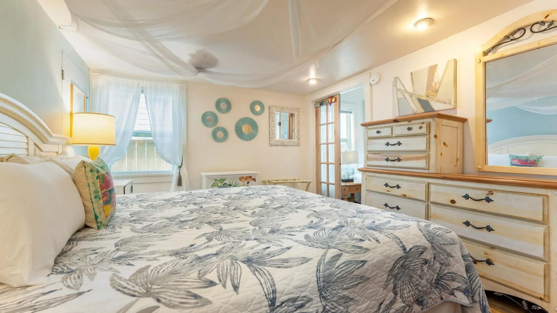 Дом отдыха Casita De Catherine By Avantstay 1 Block To Duval St W Hot Tub *