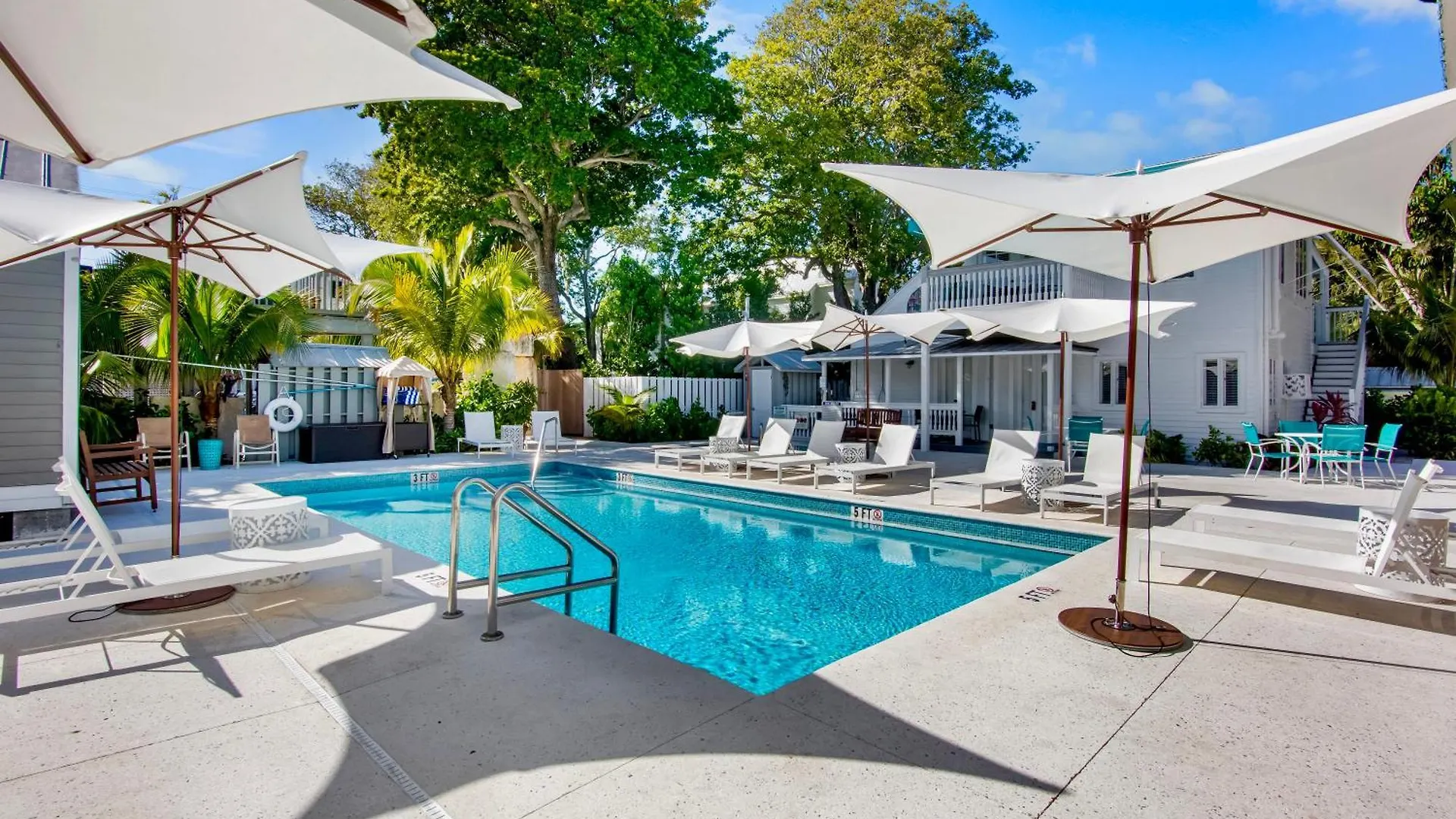 Eden House 3*