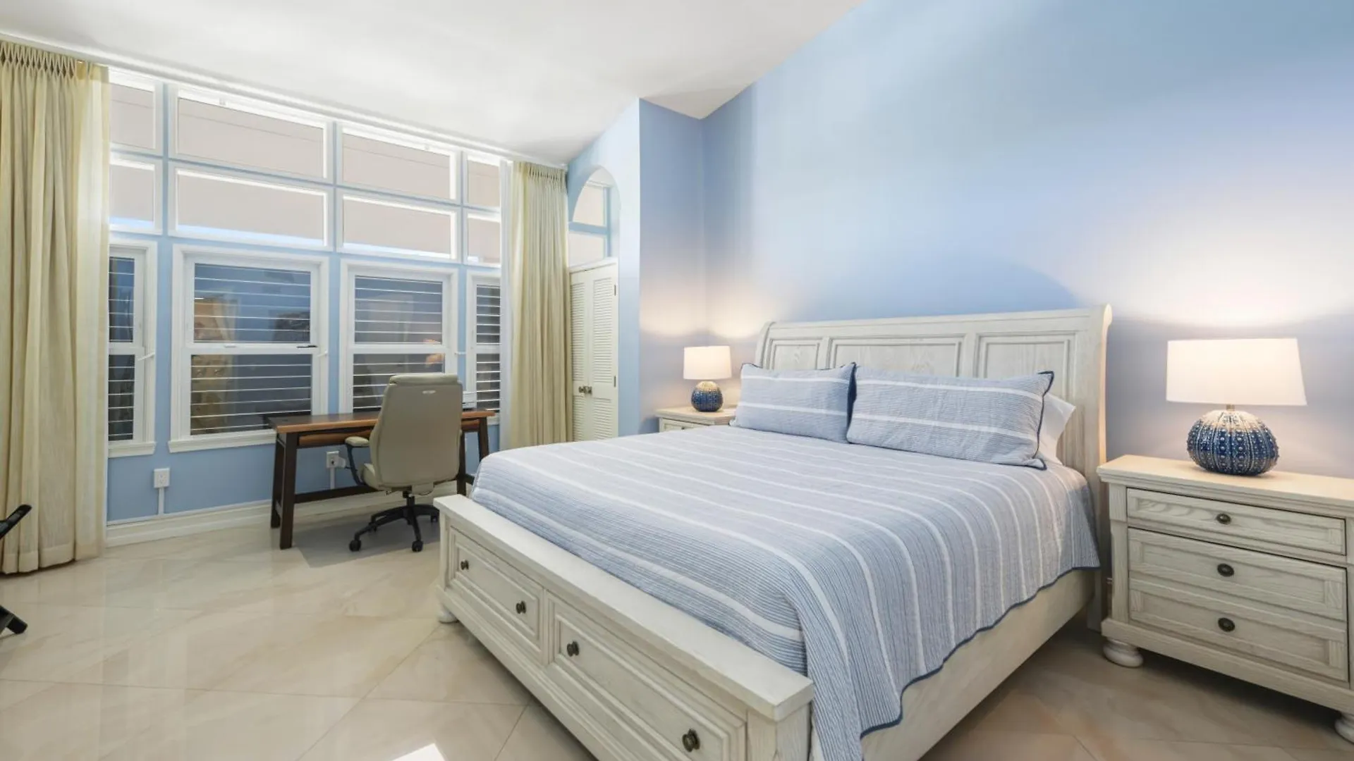 Club Paradise Penthouse 401