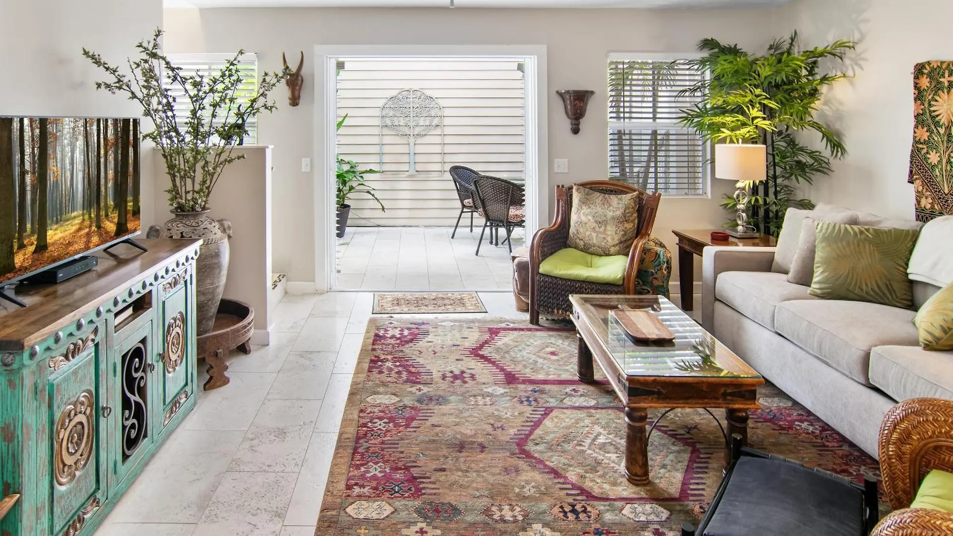 Duval Square Retreat *