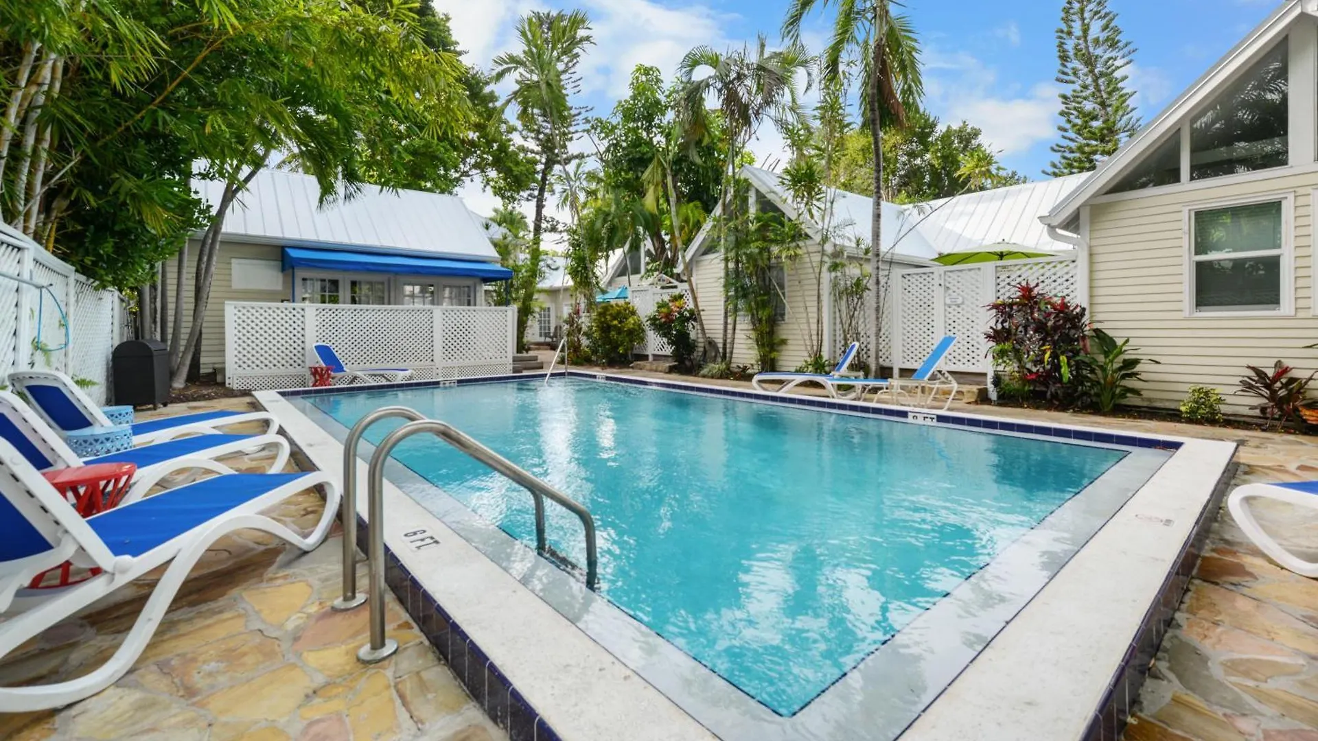 Nyaraló Island Style Colony Key West