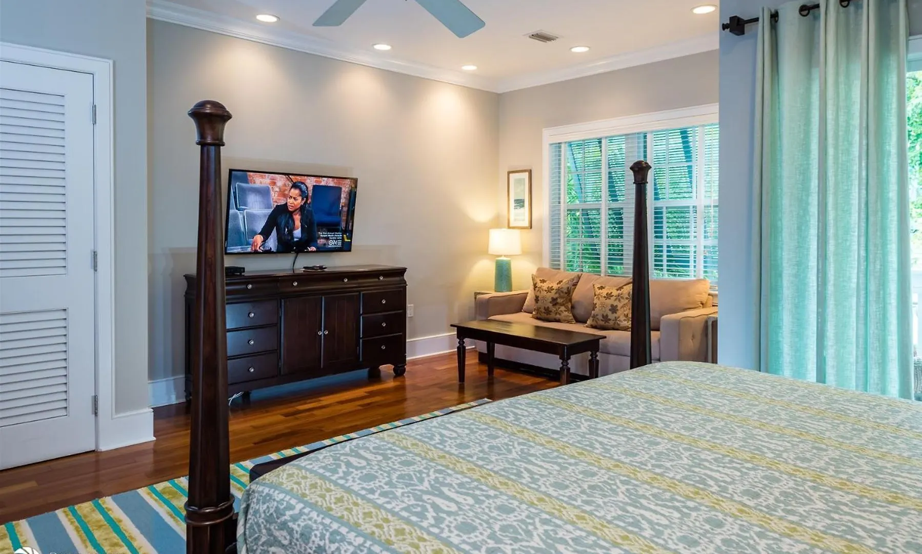Windsor Townhomes 5 アパート