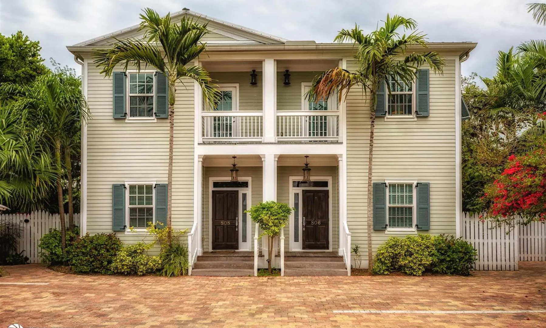 アパート Windsor Townhomes 5 *