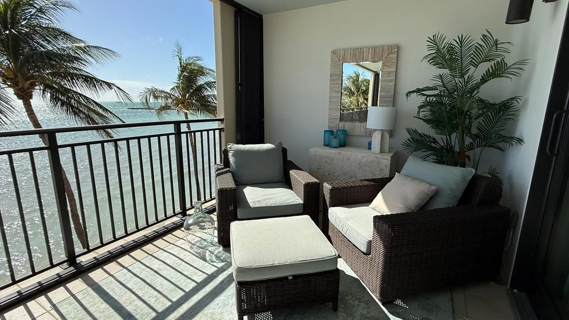 Apartament Glimmer Glass Kw Club Key West