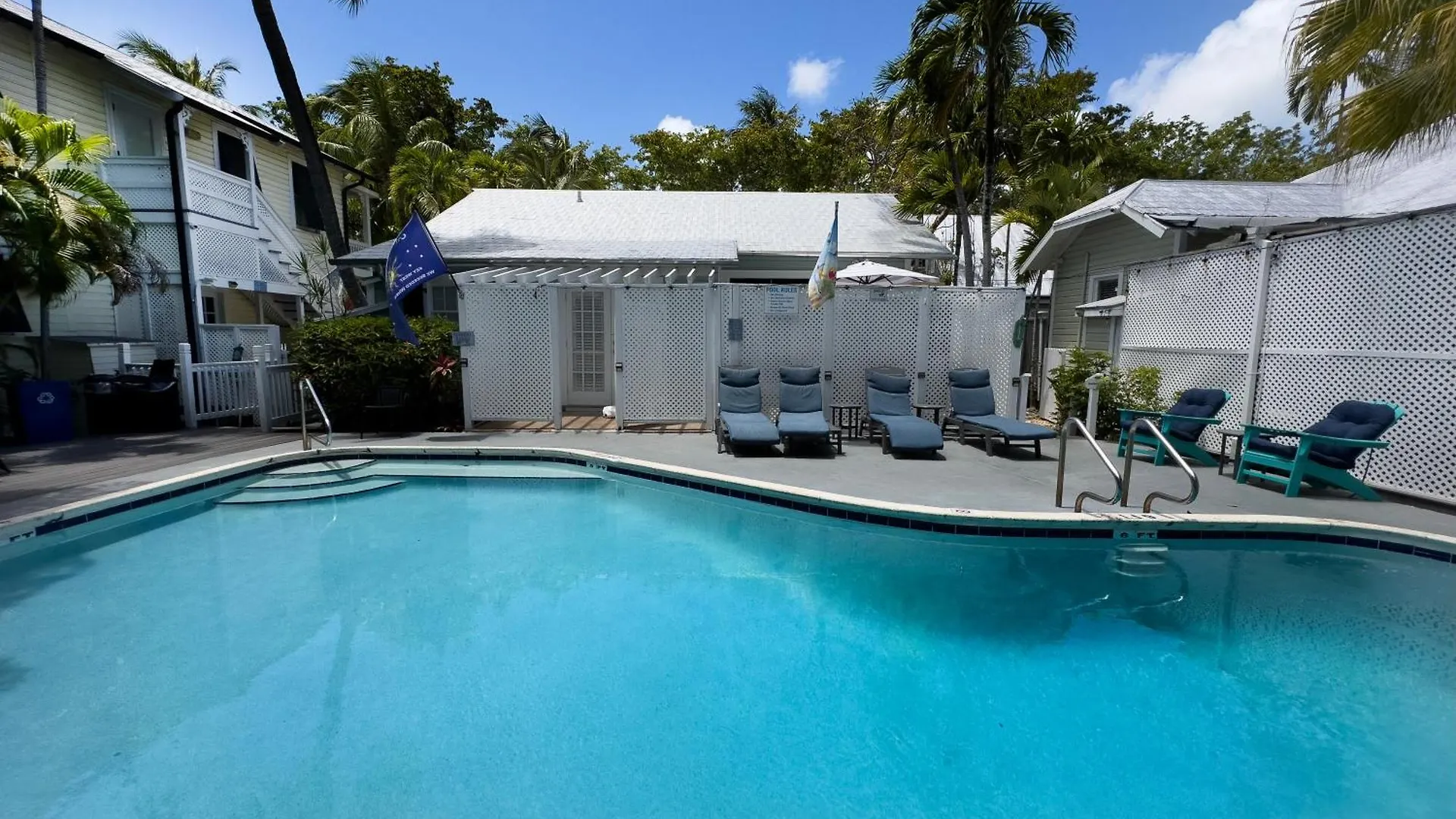 Poolside Paradise Tropical Village Apartmán *