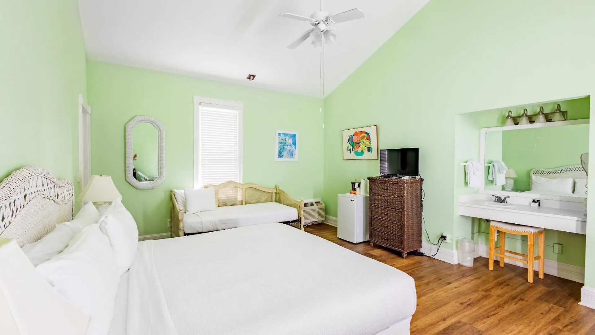 Inn Deluxe King - Curry Mansion With Pool! *