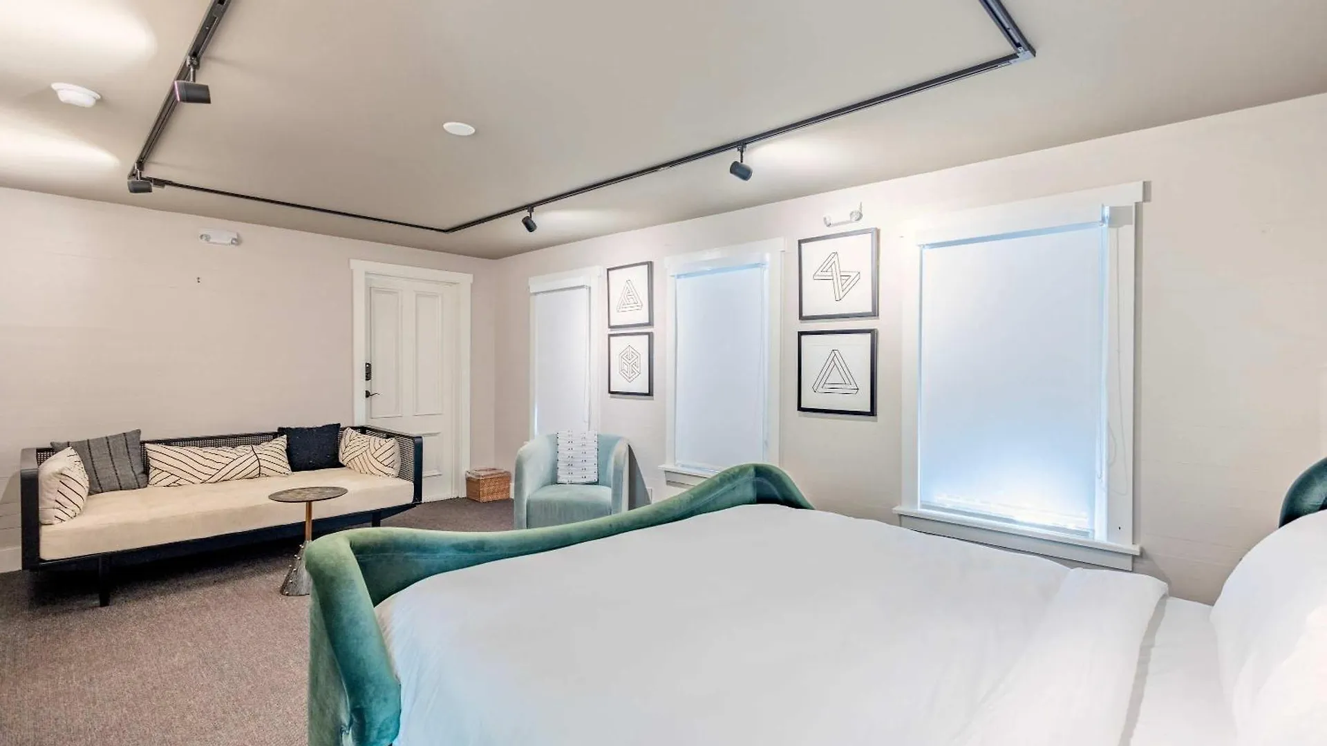 Holiday home Takeover At The Grand Maloney *