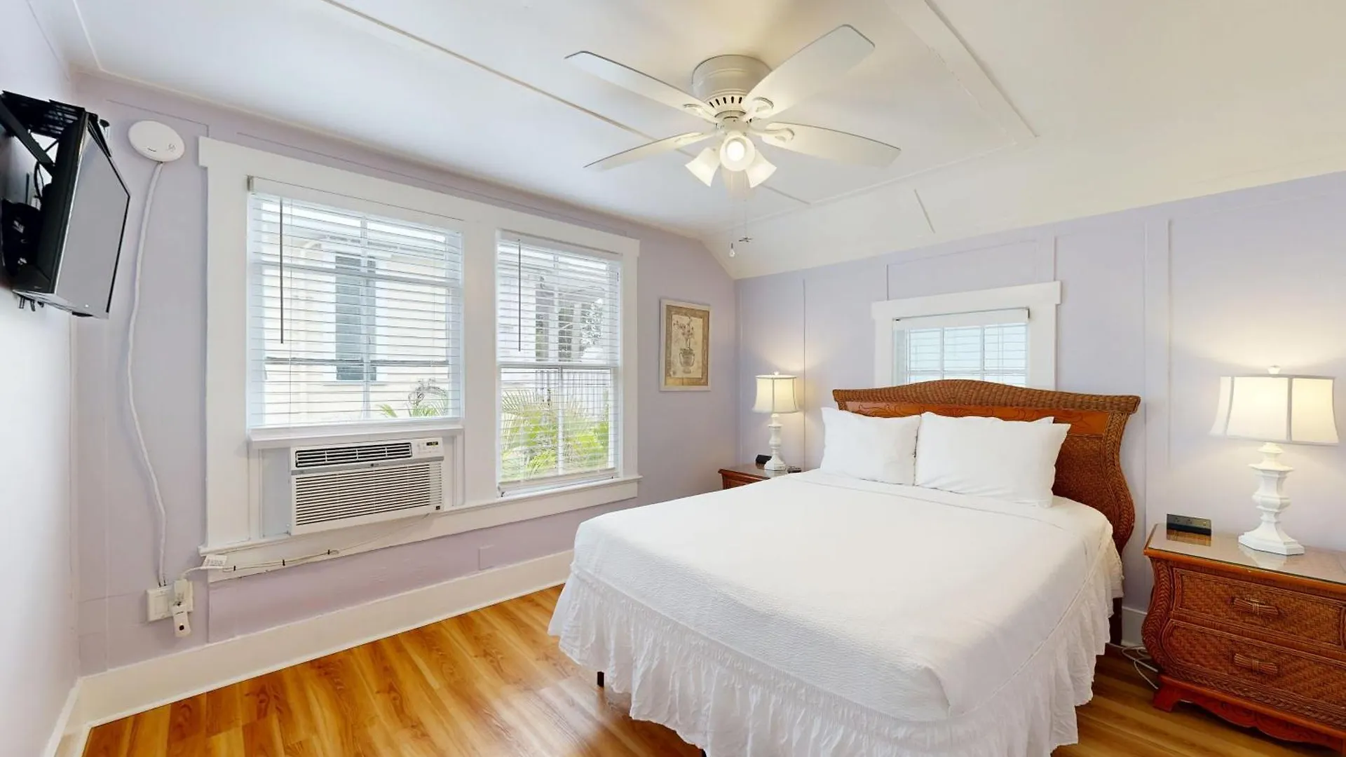 Four Flowers Apartment
