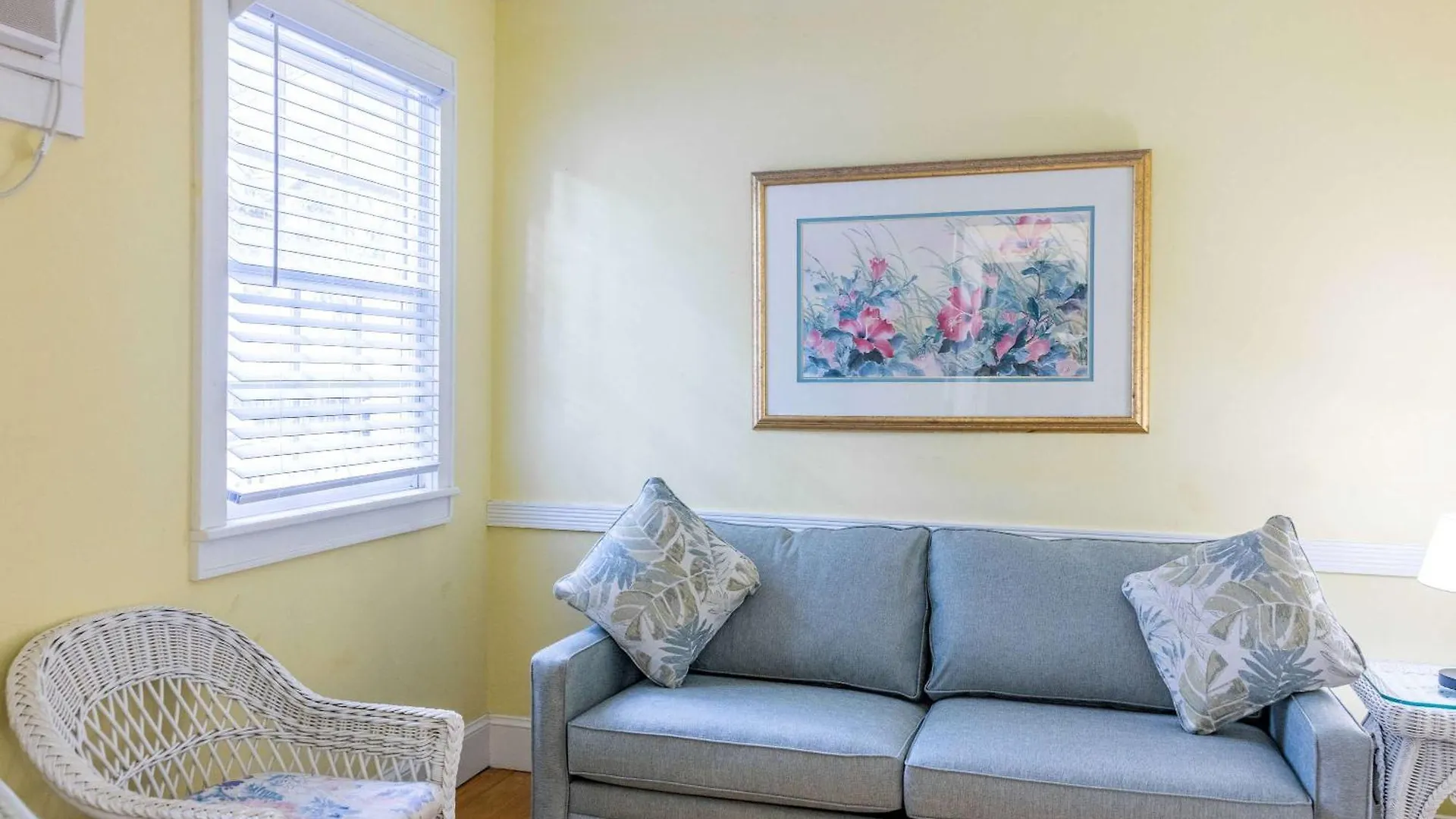 Deluxe King With Balcony - At House With Parking! *