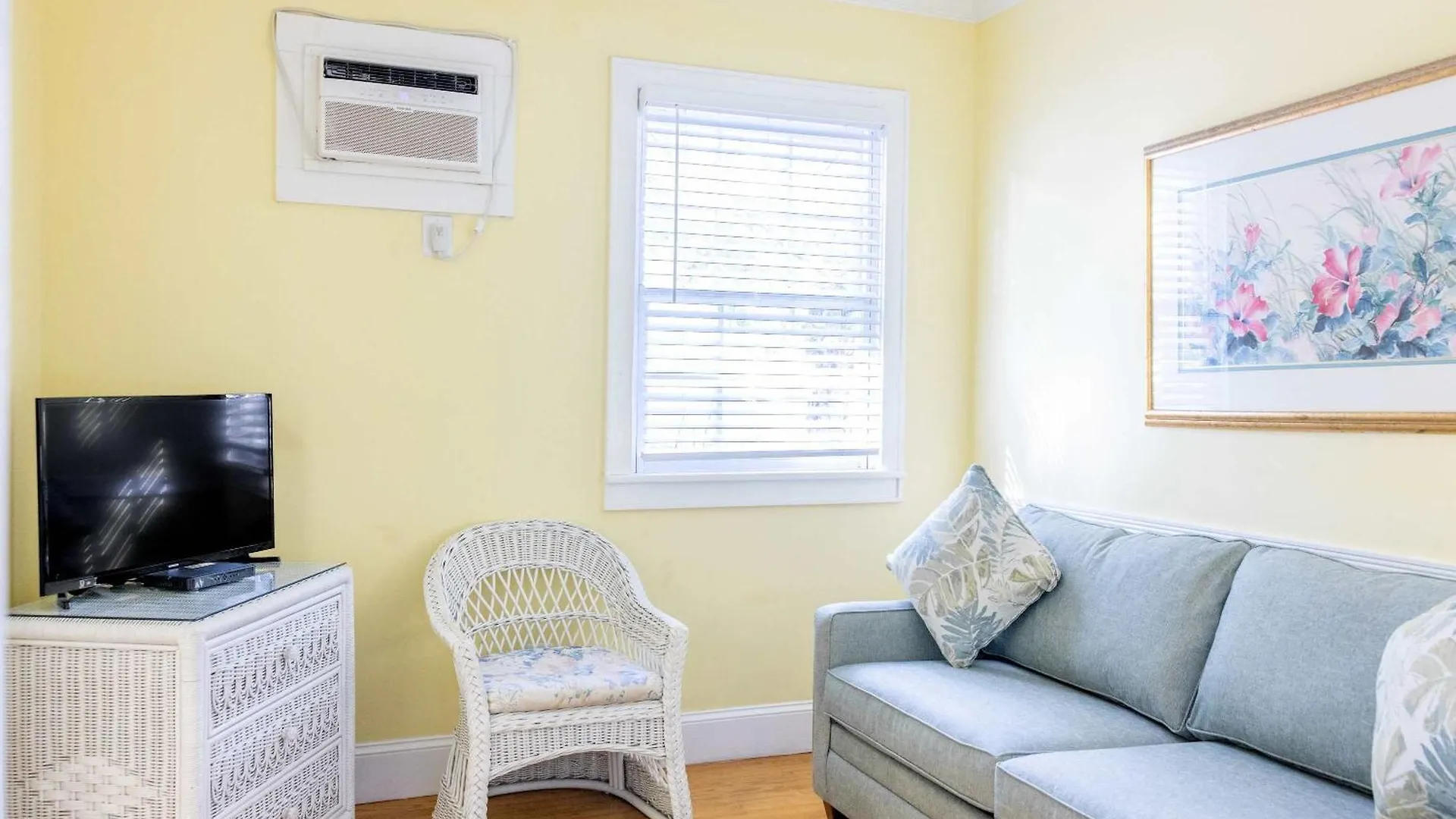 Deluxe King With Balcony - At House With Parking! Cayo Hueso
