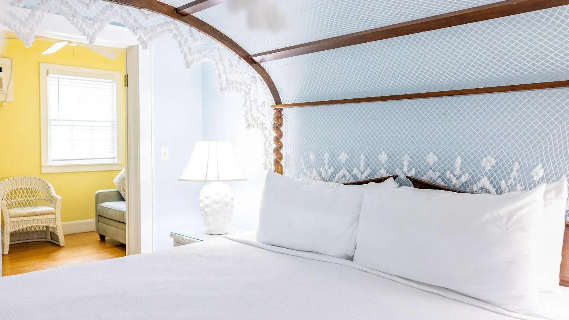 Deluxe King With Balcony - At House With Parking! * Cayo Hueso