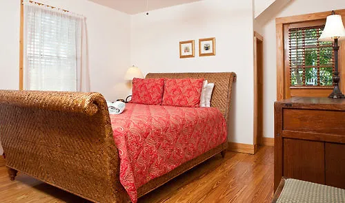 Hotel Island House 3*