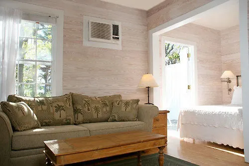 Island House Hotel 3*