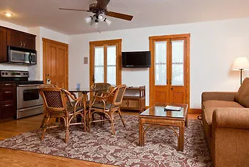 Island House Hotel