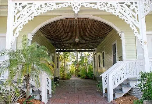 Hotel Island House 3*