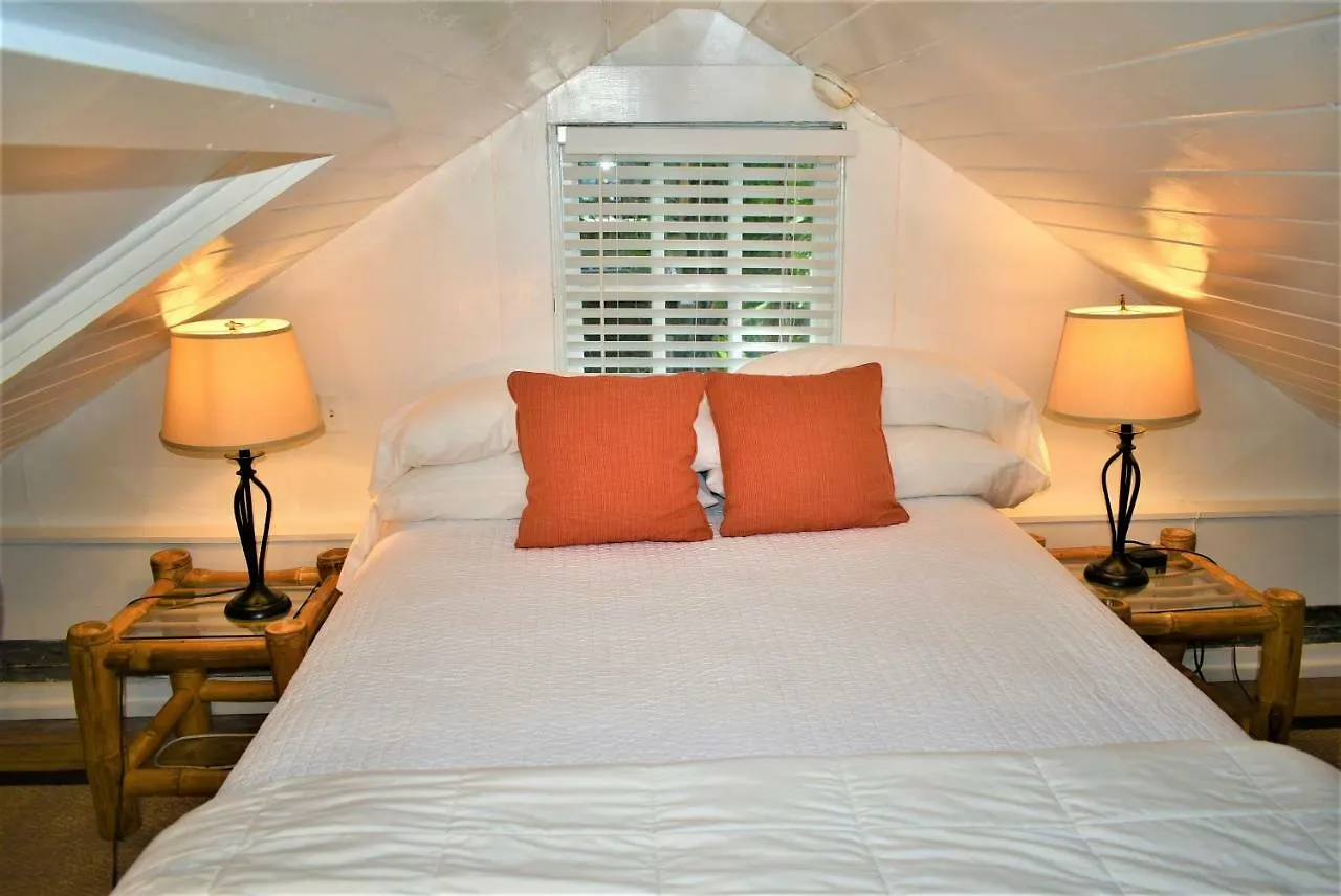 Simonton Court Historic & Herberg Key West