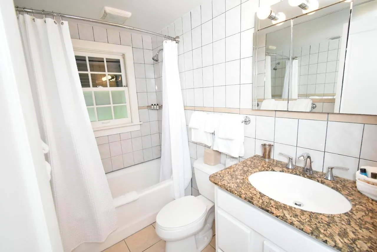 Herberg Simonton Court Historic &
