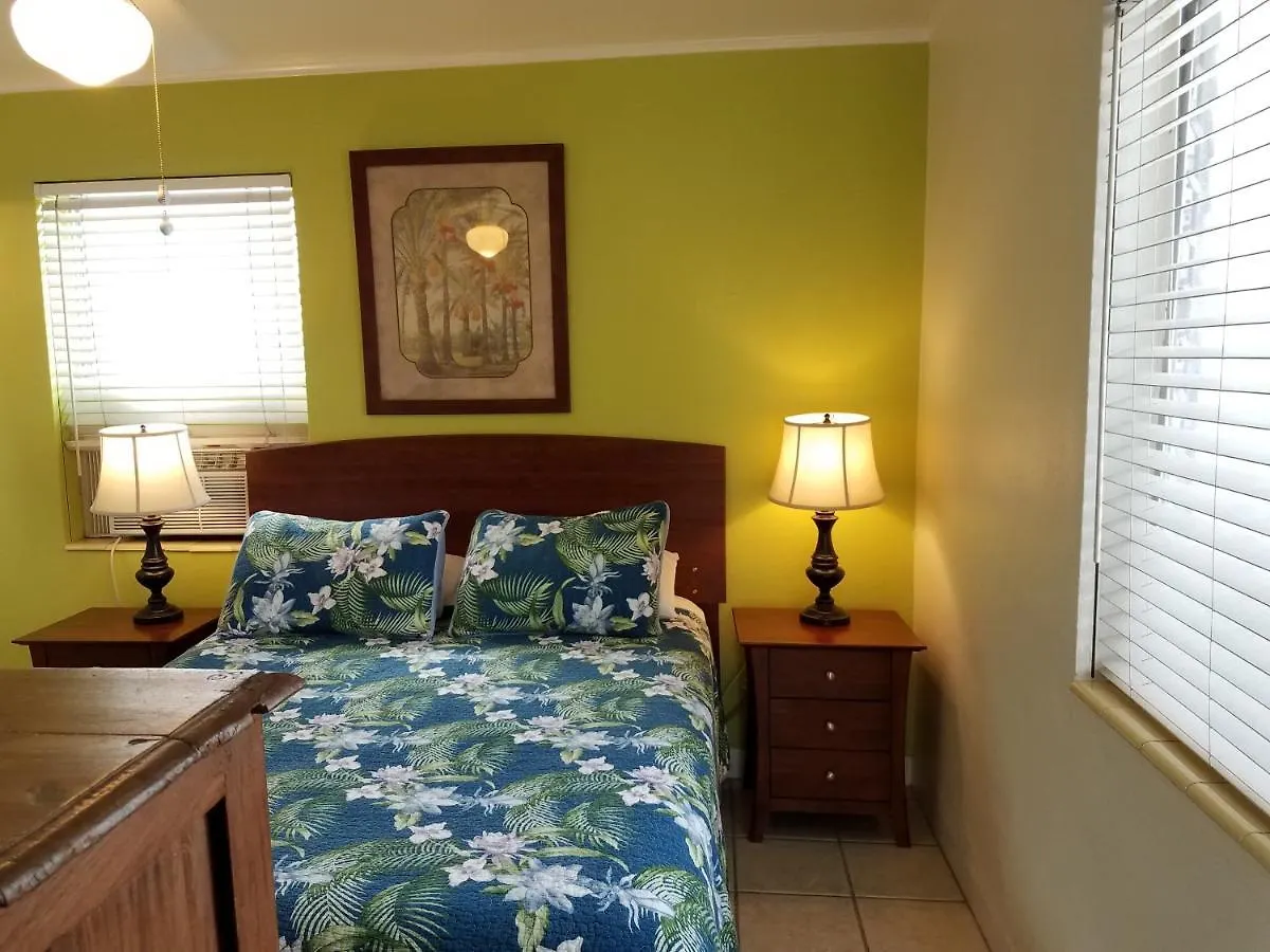 Penzion Alexander Palms Court - No Hidden Fees! *