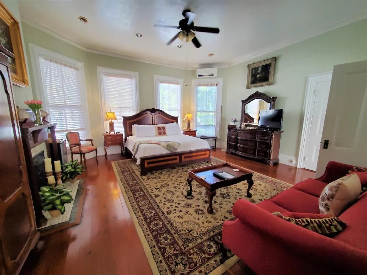 The Artist House 3*