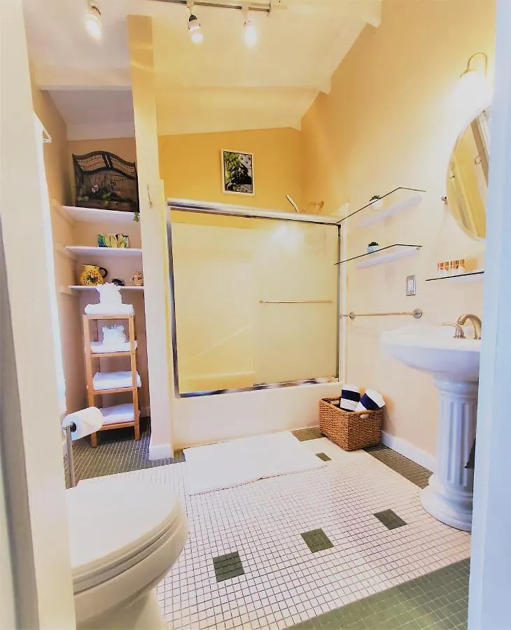The Artist House 3*
