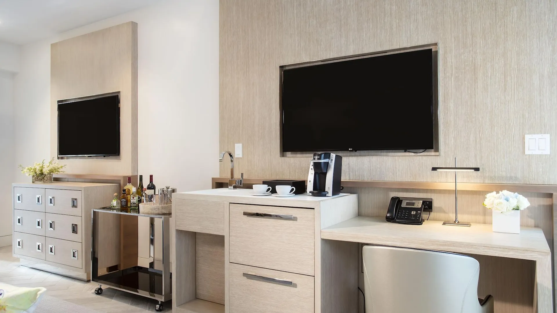 H2o Suites- Adults Only