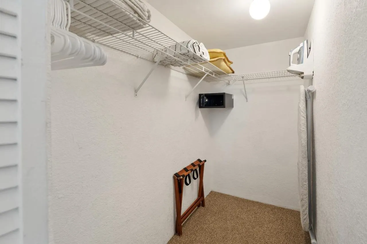 Σπίτι διακοπών New! Cristbal - Balcony, Parking & Pool!