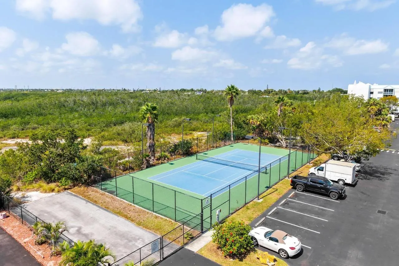 Σπίτι διακοπών New! Cristbal - Balcony, Parking & Pool! *