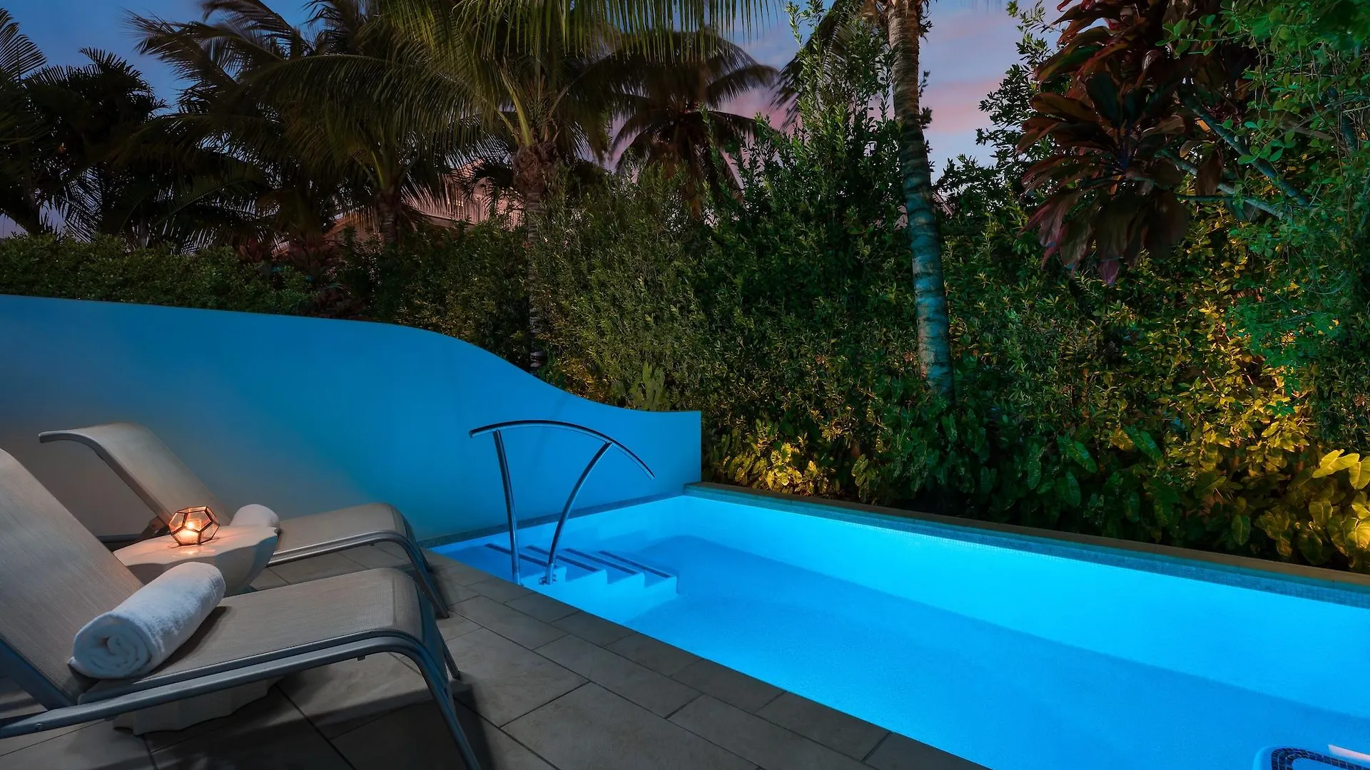 H2o Suites- Adults Only