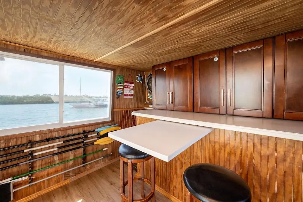 Beautiful Houseboat In Botel Key West
