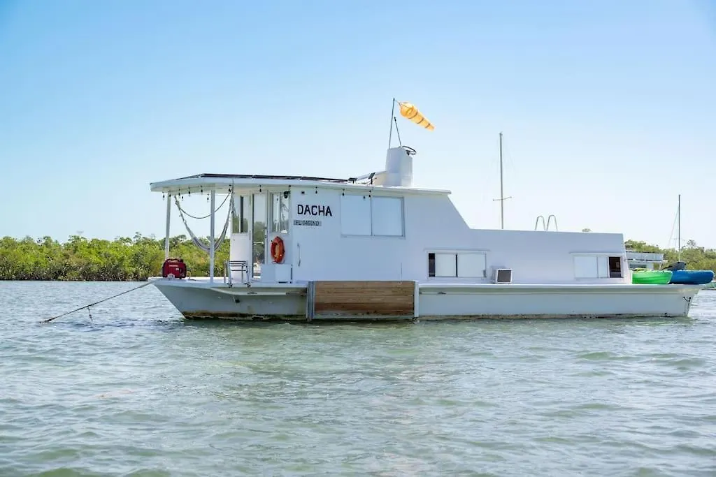 Beautiful Houseboat In Botel *
