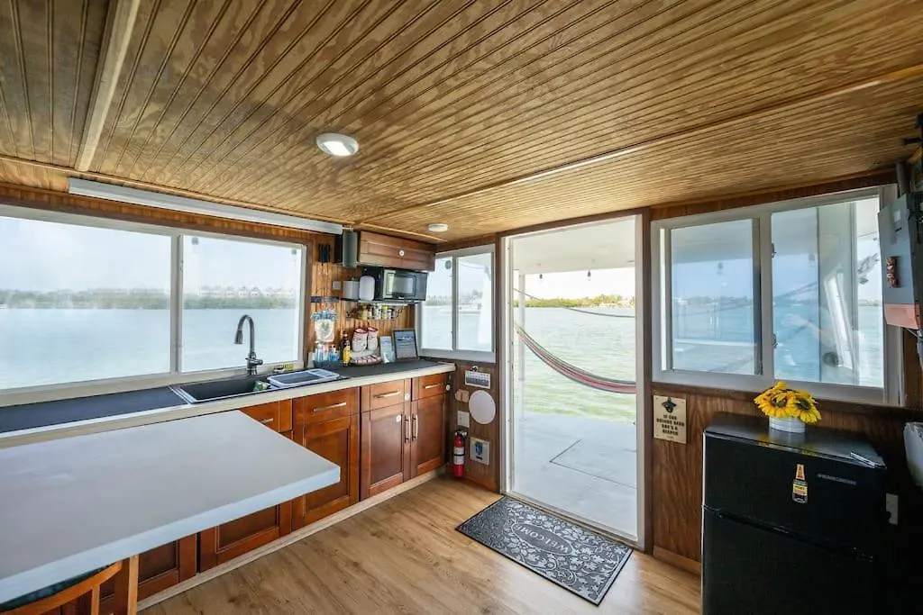 Beautiful Houseboat In Botel Key West
