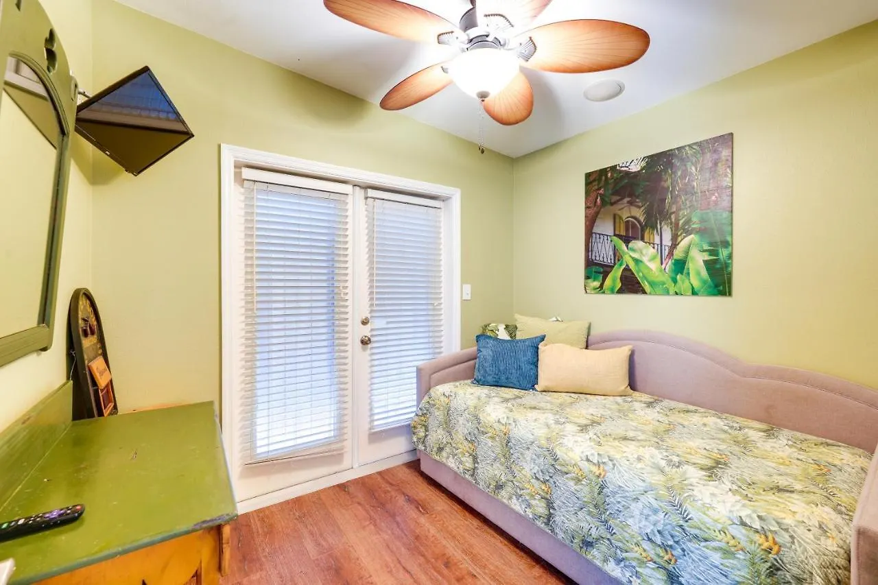 Casa vacanze Waterfront Oasis With Float Dock! *