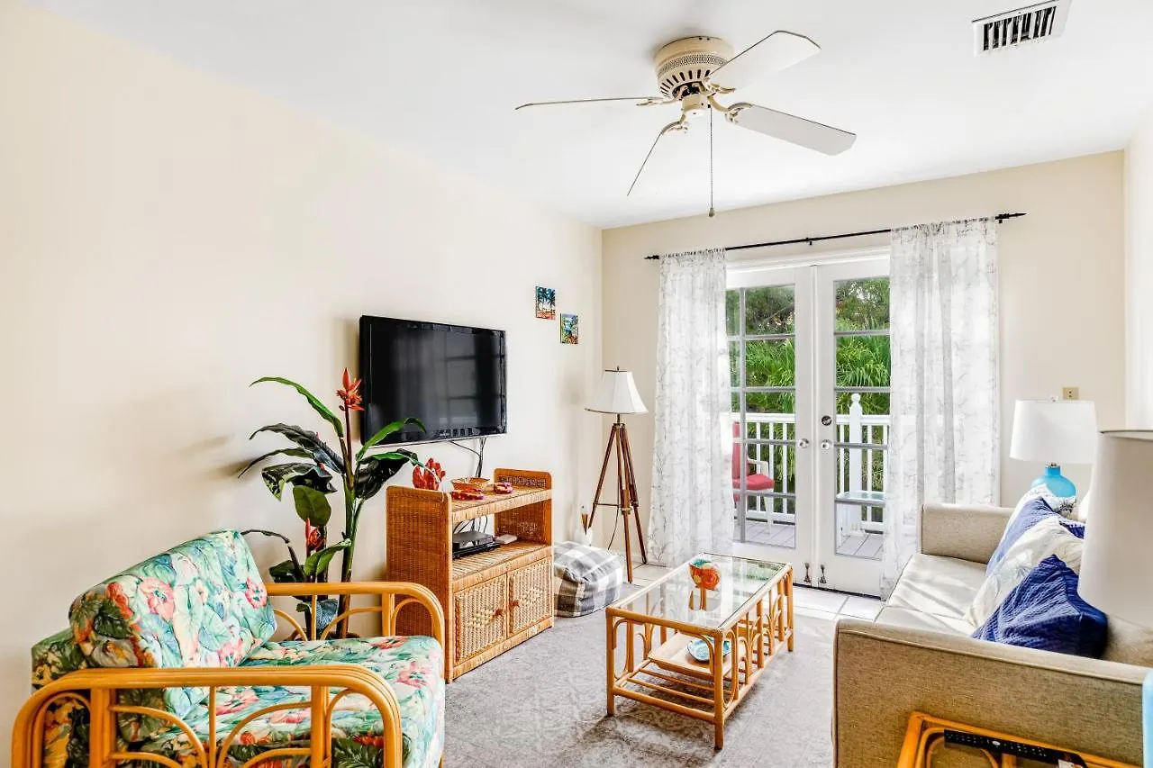 Happy Hour Haven Apartment *