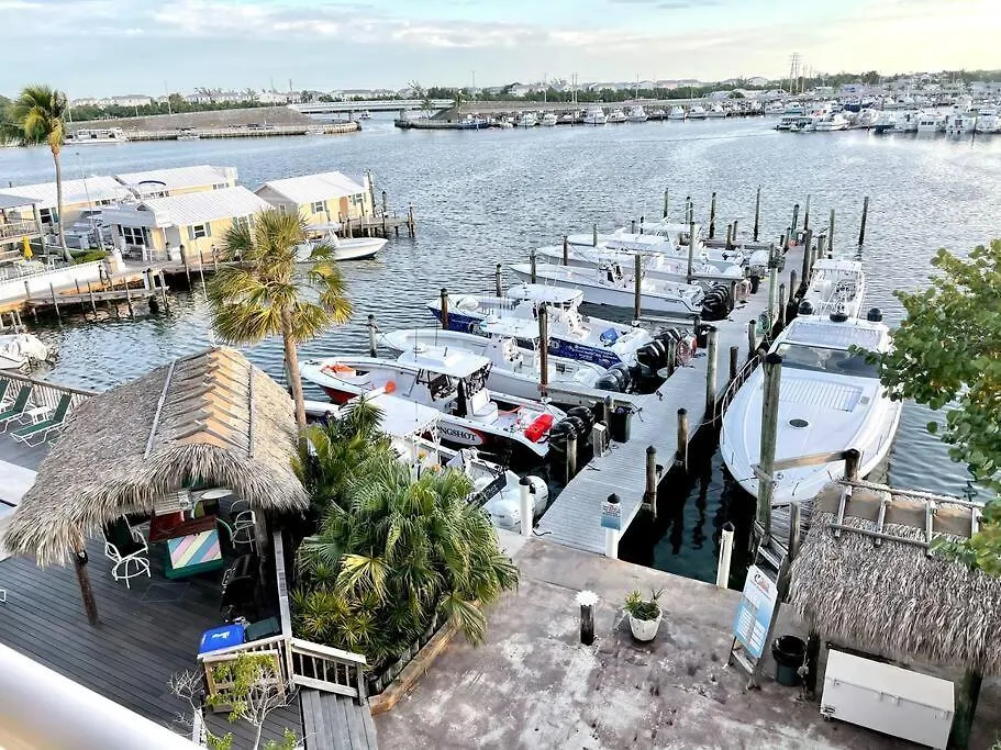 Abaco - Large Waterfront 2x2 End Unit With Boat Slip * Key West