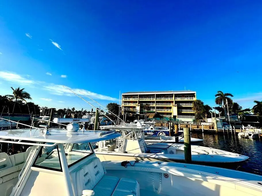 Holiday home Abaco - Large Waterfront 2x2 End Unit With Boat Slip *