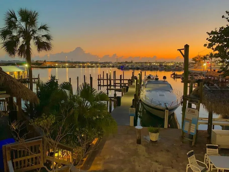Abaco - Large Waterfront 2x2 End Unit With Boat Slip Holiday home *