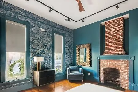 Inn Blue At The Grand Maloney